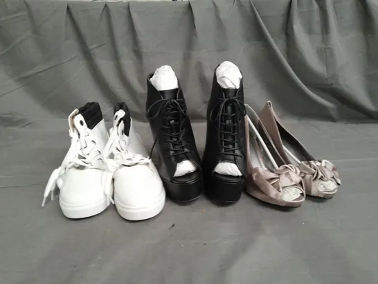 APPROXIMATELY 10 PAIRS OF ASSORTED WOMEN SHOES IN VARIOUS STYLES AND SIZES 