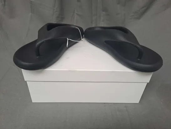 BOXED PAIR OF COS TOE-POST SANDALS IN BLACK EU SIZE 38