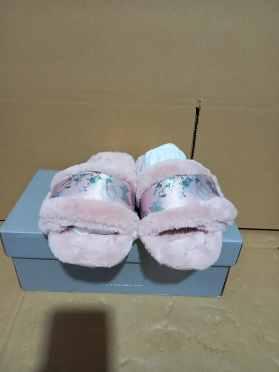 VIONIC FLORAL DESIGN PINK FLUFFY SLIPPERS - SIZE 3