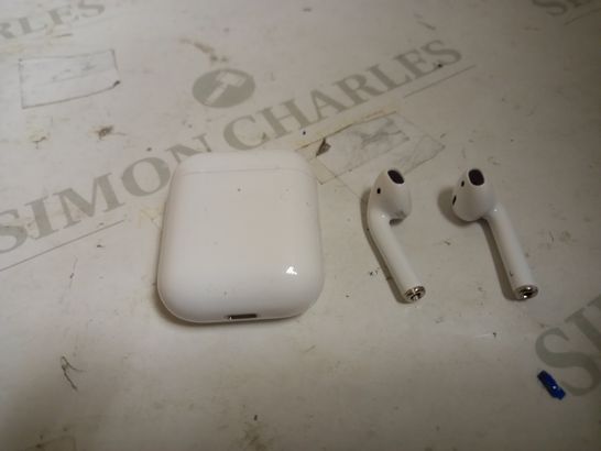 APPLE AIRPODS WITH CHARGING CASE 