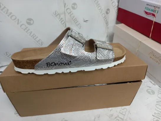 BOXED PAIR OF BONOVA SNAKE DOUBLE STRAP FOOTBED SANDALS IN SILVER EFFECT SNAKE SKIN PATTERN UK SIZE 5