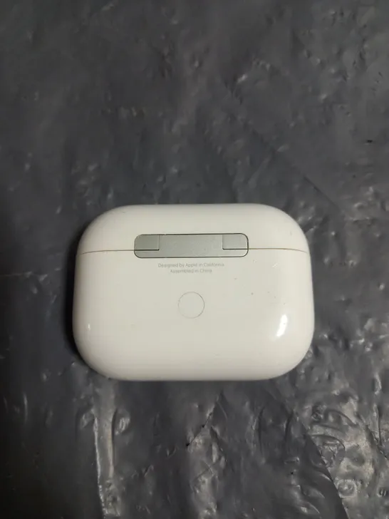 PAIR OF APPLE AIRPODS PRO IN WHITE