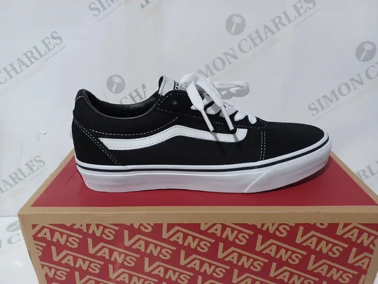 VANS OFF THE WALL PLAIN BLACK & WHITE SHOE - UK 4.5