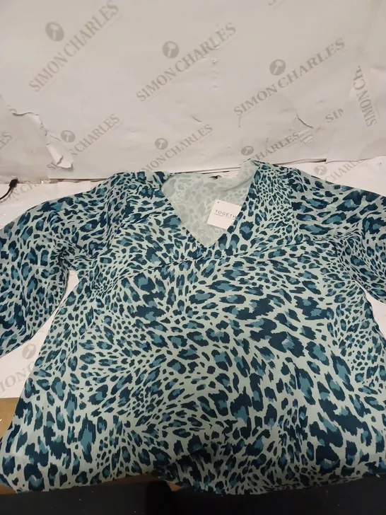 TOGETHER BLUE CHEETAH PRINT TOP