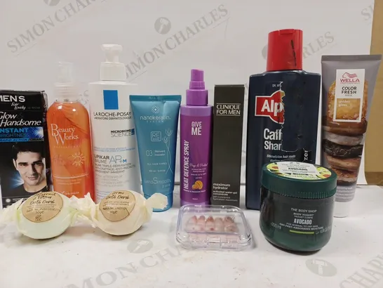 BOX OF APPROX 10 ASSORTED BEAUTY PRODUCTS TO INCLUDE GIVE ME HEAT DEFENCE SPRAY, CLINIQUE FOR MEN MAXIMUM HYDRATOR, BEAUTY WORKS PROTECTIVE UV SPRAY, ETC 