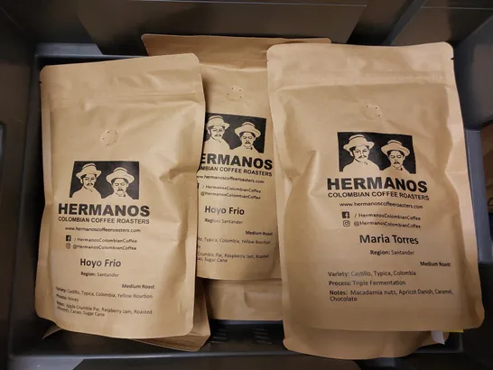 BOX OF APPROX 10 BAGS OF COFFEE TO INCLUDE HERMANOS COFFEE, CLIMPSON & SONS COFFEE AND EXHALE ORGANIC COFFEE