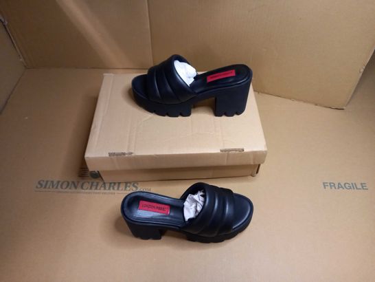BOXED PAIR OF LONDON REBEL BLACK CHUNKY SANDALS - SIZE 4