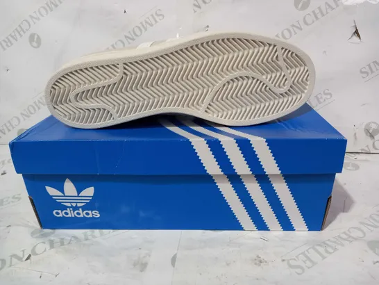 BOXED PAIR OF ADIDAS SUPERSTAR SHOES IN CREAM UK SIZE 9