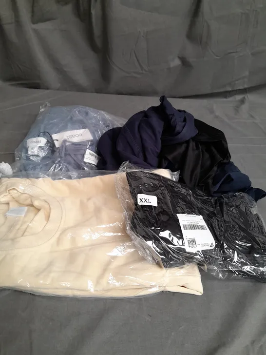 BOX OF APPROXIMATELY 25 ASSORTED CLOTHING ITEMS TO INCLUDE - T-SHIRT , JUMPER , TROUSERS ETC