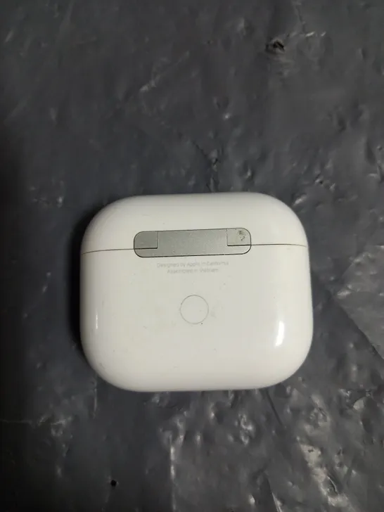 PAIR OF APPLE AIRPODS 3RD GEN IN WHITE