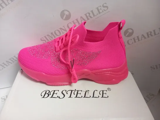 BOXED BESTELLE JYY CRYSTAL TRAINERS SIZE 7