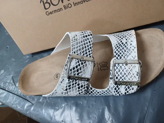 BOXED PAIR OF BONOVA SANDALS WHITE SNAKE SKIN PRINT DESIGN SIZE 6 UK