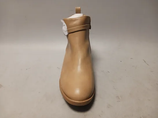 BOXED PAIR OF DESIGNER ANKLE BOOTS IN KHAKI EU SIZE 39