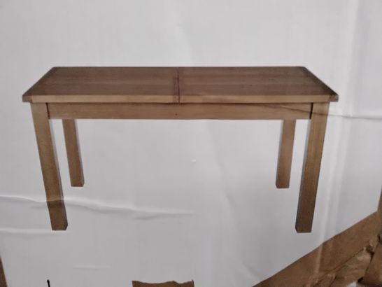 BOXED SHERBOURNE 6-8 EXTENDING DINING TABLE IN LACQUERED OAK - 1 OF 1