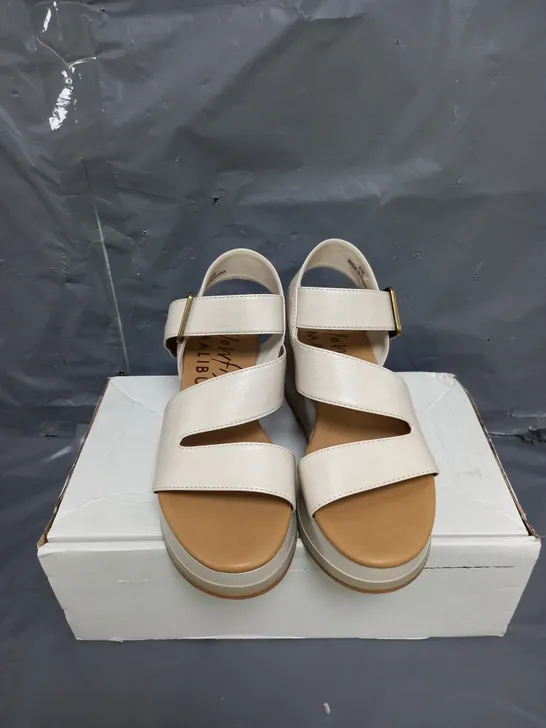 BLOWFISH MALIBU WEDGE SANDALS CREAM SIZE 5