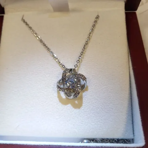 DESIGNER SILVER NECKLACE WITH LIGHT UP BOX