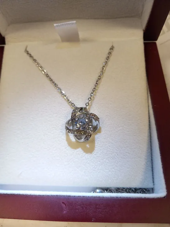 DESIGNER SILVER NECKLACE WITH LIGHT UP BOX