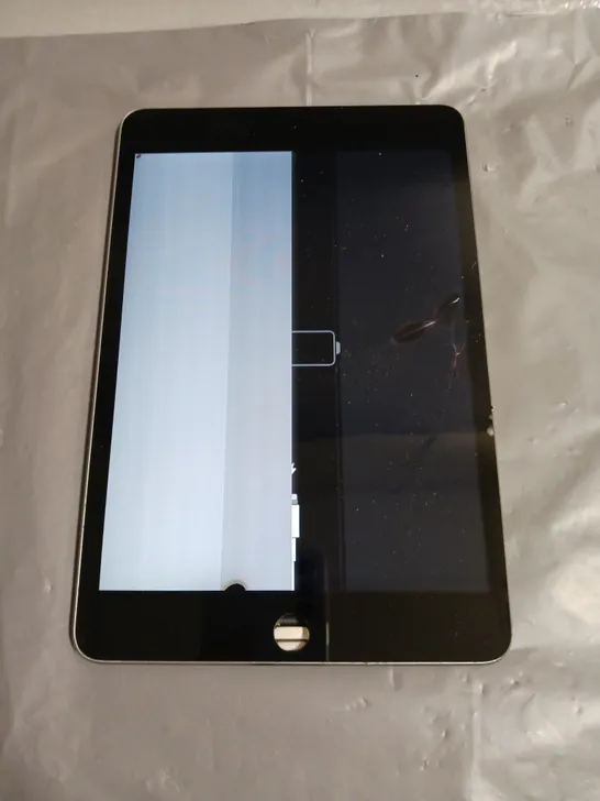 APPLE IPAD MINI 4 A1538 TABLET IN SILVER