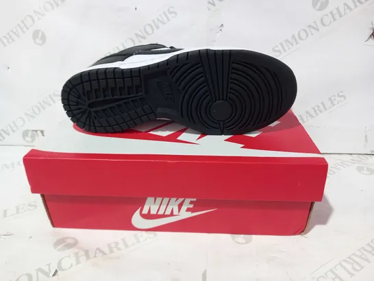 BOXED PAIR OF NIKE DUNK LOW SHOES IN BLACK/WHITE UK SIZE 4