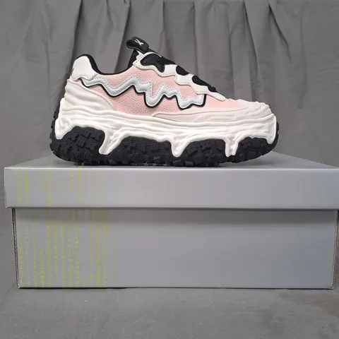 BOXED PAIR OF KOI LAYER CAKE CHUNKY TRAINERS IN WHITE/PINK UK SIZE 1