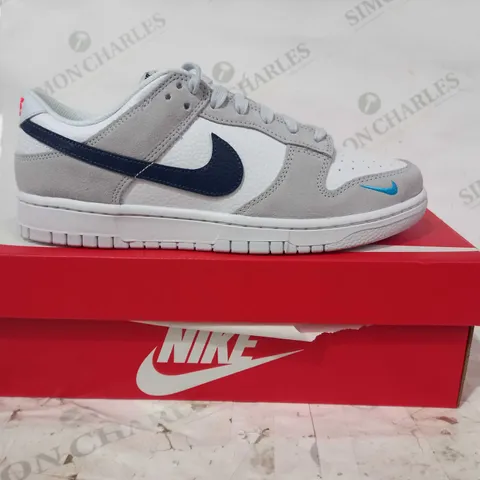 BOXED PAIR OF NIKE DUNK LOW SHOES IN WHITE/GREY/NAVY UK SIZE 8