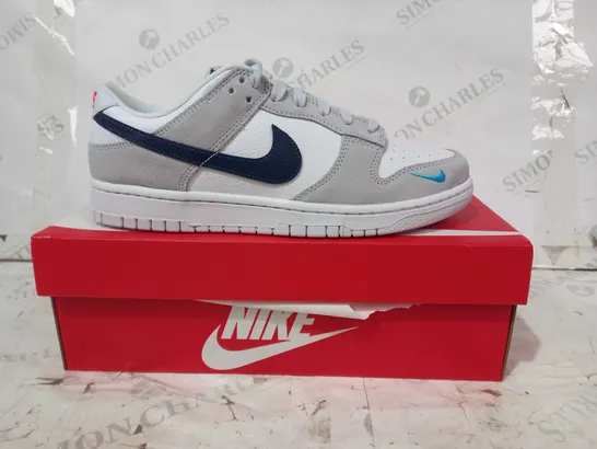 BOXED PAIR OF NIKE DUNK LOW SHOES IN WHITE/GREY/NAVY UK SIZE 8