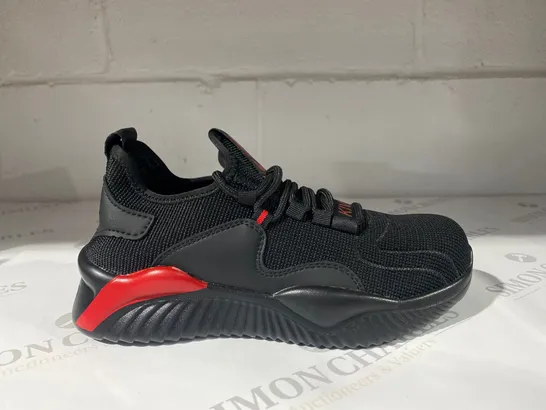 PAIR OF KIVINI BLACK TRAINERS SIZE UNKNOWN