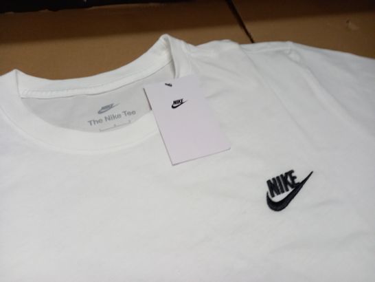 NIKE WHITE T-SHIRT - L