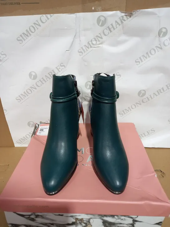 PAIR OF BOXED MODA KANNES LEATHER BOOTS SIZE 37