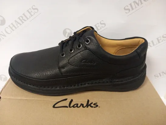 BOXED CLARKS NATURE THREE SZE 10.5