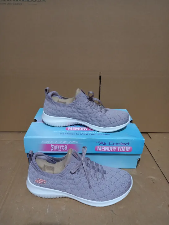 SKECHERS STRETCH FIT MEMORY FOAM LAVENDER TRAINERS - SIZE 5.5