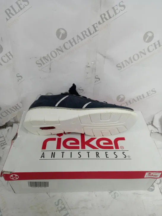 BOXED RIEKER SIZE 6 NAVY WEDGE TRAINER 