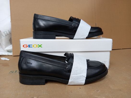 PAIR OF GEOX J AGATA SMOOTH LEATHER BLACK EU SIZE 38