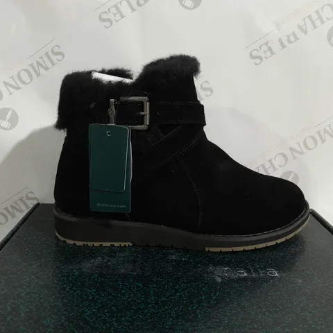 BOXED PAIR OF EMU MERAK SUEDE BOOTS IN BLACK - SIZE 5