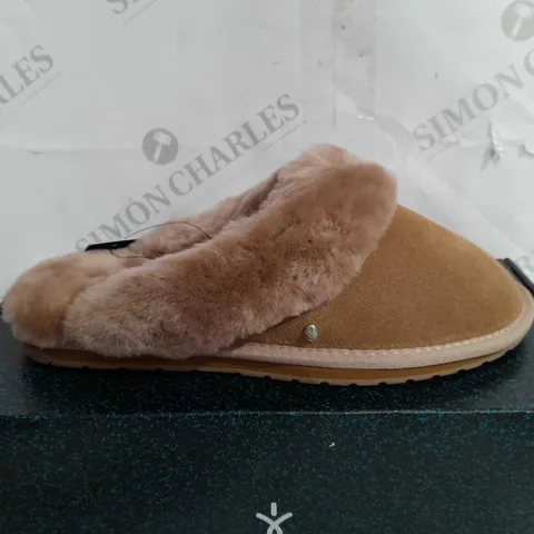 BOXED EMU NEST JOLIE SHEEPSKIN SLIPPERS, CAMEL - SIZE 6