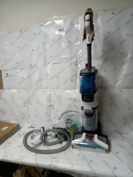 BOXED SHARK CARPET XPERT DEEP CARPET CLEANER & BUILT IN STAIN STRIKER EX200UK