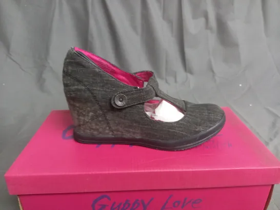 BOX OF APPROXIMATELY 10 BLACK  GUPPY LOVE BY BLOWFISH SHOES IN VARIOUS SIZES 