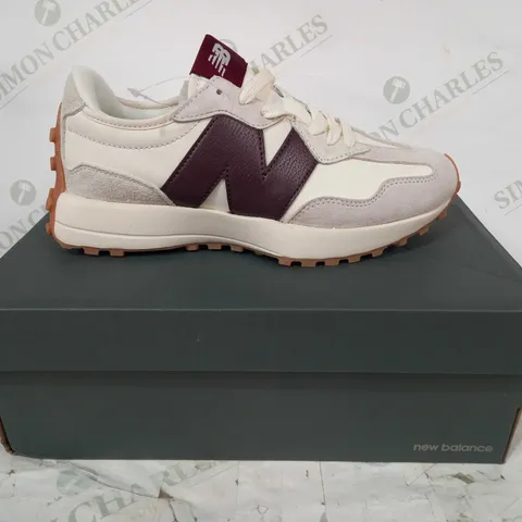 BOXED PAIR OF NEW BALANCE SHOES IN WHITE/BROWN UK SIZE 6.5