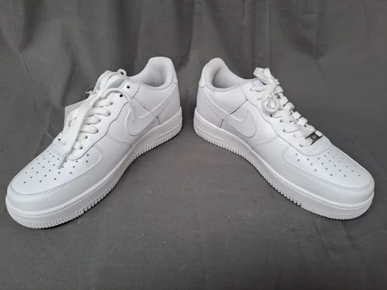 PAIR OF NIKE AIR FORCE 1 SHOES IN WHITE UK SIZE 6.5