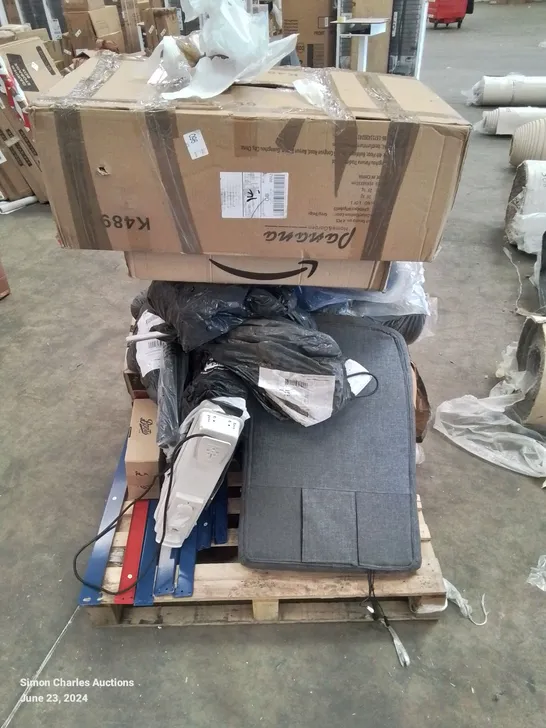 A PALLET OF VARIOUS FURNITURE PARTS GAMING CHAIRS AND ELECTRONIC HOUSEHOLD ITEMS