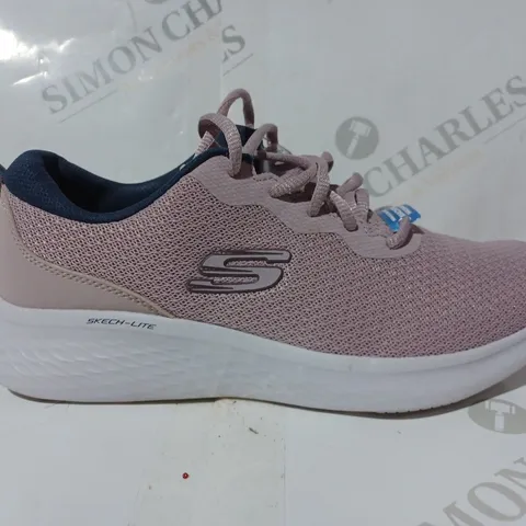 PAIR OF SKECHERS PRO LACE TRAINERS IN PINK UK SIZE 5