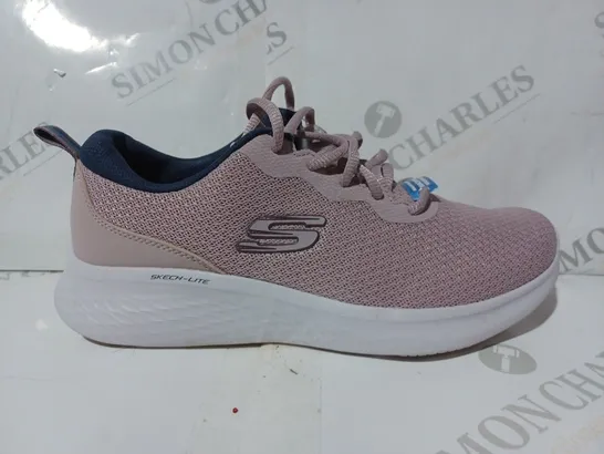 PAIR OF SKECHERS PRO LACE TRAINERS IN PINK UK SIZE 5