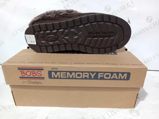 BOXED PAIR OF BOBS FROM SKECHERS MEMORY FOAM FAUX FUR LINED SLIPPERS IN BROWN UK SIZE 4.5