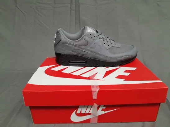 BOXED PAIR OF NIKE AIR MAX 60 COOL GREY SIZE UK 9