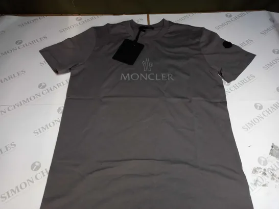 MONCLER LOGO T-SHIRT IN GREY - SMALL