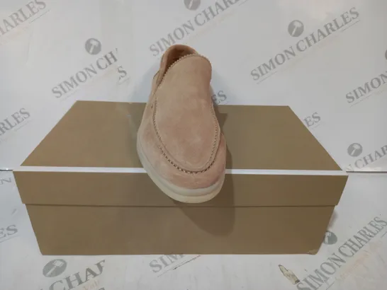 BOXED PAIR OF AURÉLIEN SUEDE LOAFERS IN LIGHT BEIGE EU SIZE 39