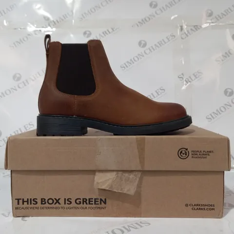 BOXED PAIR OF CLARKS ORINOCO 2 LANE ANKLE BOOTS IN BROWN UK SIZE 5