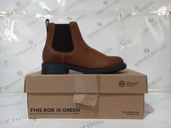 BOXED PAIR OF CLARKS ORINOCO 2 LANE ANKLE BOOTS IN BROWN UK SIZE 5