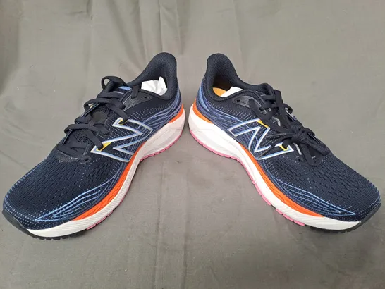 BOXED PAIR OF NEW BALANCE FRESH FOAM 860 X SHOES IN BLYE/DARK NAVY/MULTICOLOUR UK SIZE 6.5