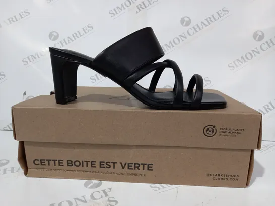 BOXED PAIR OF CLARKS SEREN 65 MULE OPEN TOE HEELED SANDALS IN BLACK UK SIZE 8